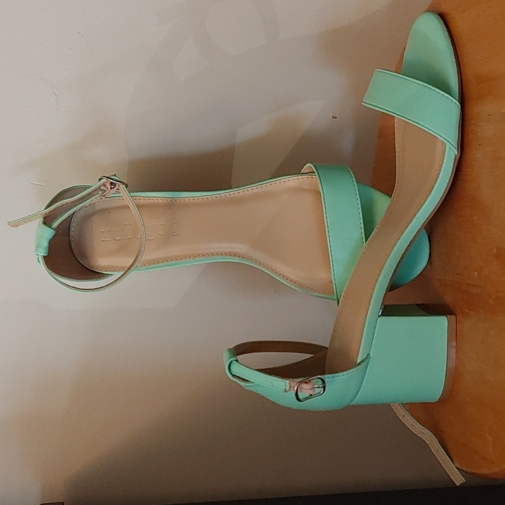 Size 39 Sandals Refuge 2